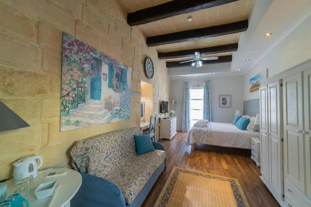 Village Knights B&B Żebbuġ